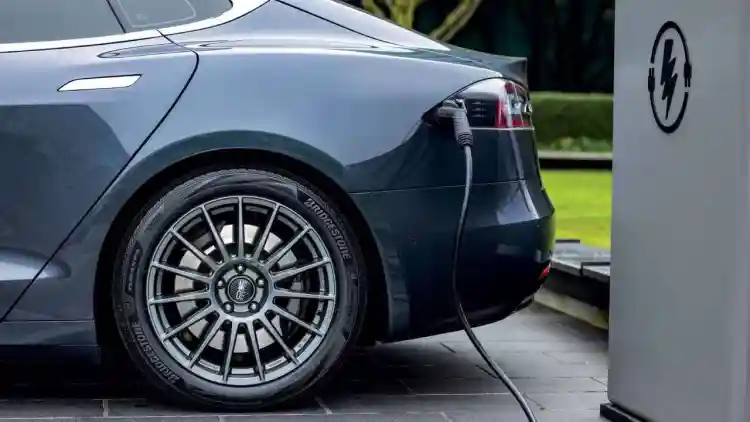 لماذا تحتاج السيارات الكهربائية إلى إطارات خاصة؟ أسرار تصميم الإطارات التي تصنع الفارق