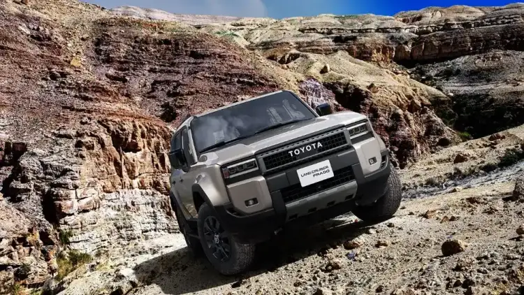 كل ما تحتاج معرفته عن تويوتا برادو 2025 في الإمارات