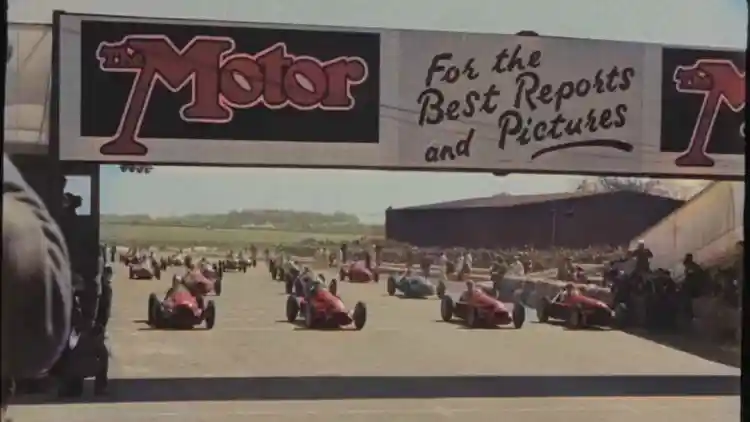 أول سباق F1 تبدأ