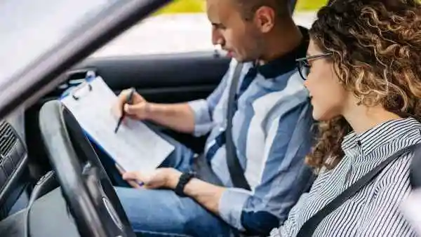 مراجعات أكاديمية عجمان للقيادة: كل ما تحتاج معرفته قبل الالتحاق