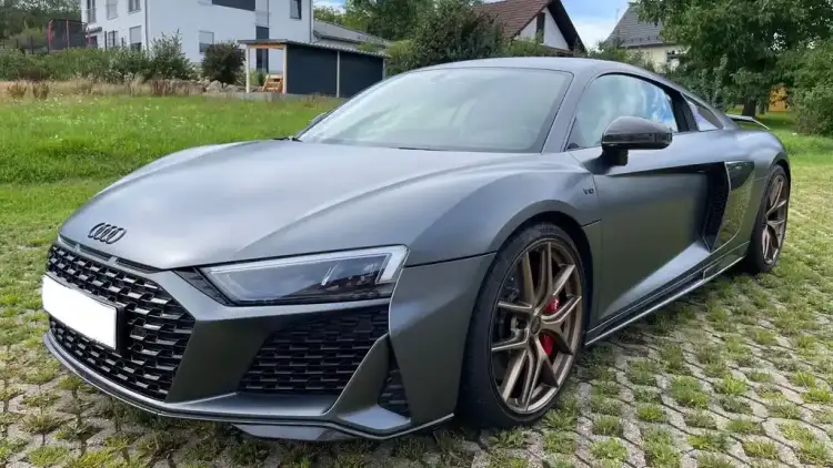 سعر أودي R8 في دبي: دليل شامل لتسعير السيارات الرياضية الفاخرة