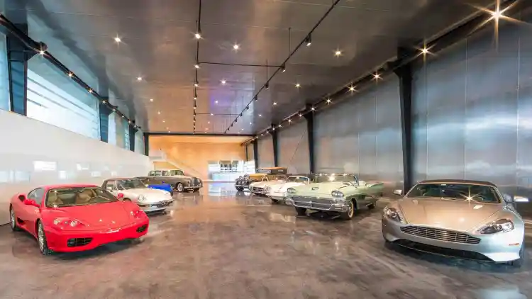 سيارات جديدة في دبي: دليل الشراء الشامل