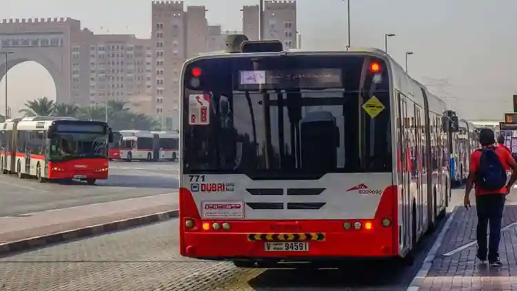 حافلات الإمارات من أبوظبي إلى دبي: رحلتك المريحة بين المدينتين