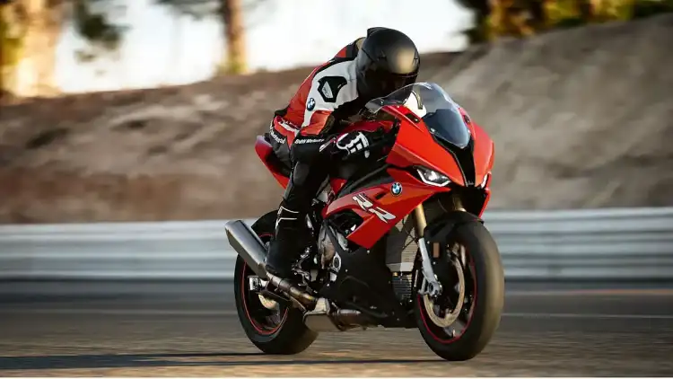 سعر بي إم دبليو S1000RR: دليل شامل لمعرفة الأسعار في 2025
