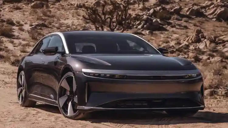 قفزة لوسيد: من حلم وادي السيليكون إلى معجزة التصنيع في السعودية—كيف أشعلت رؤية السيارات الكهربائية الأمريكية مستقبل المملكة