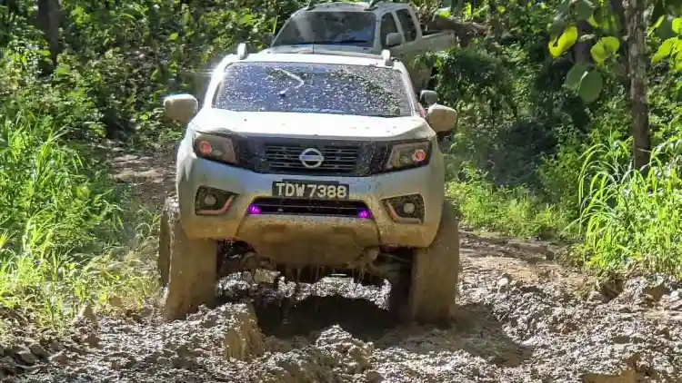 نيسان نافارا Np300