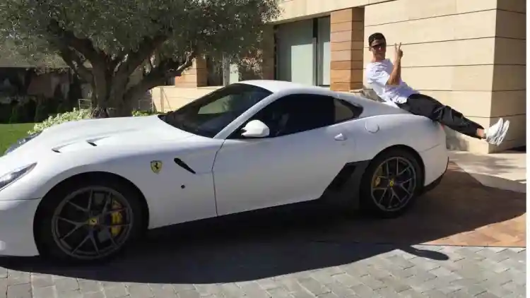 كريستيانو رونالدو: أسطورة الملاعب ومالك الأسطول الذهبي—قصة ولع نادر بعالم السيارات الخارقة والفارهة