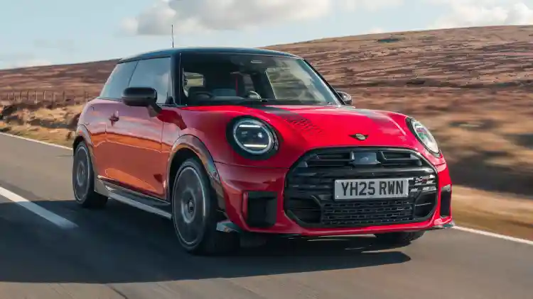 Mini Cooper Car:Ultimate Urban Driving Companion for Modern Drivers