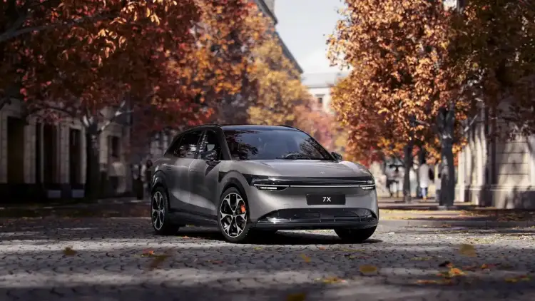 مقارنة تفصيلية بين زيكر 7X وتسلا موديل Y في الإمارات