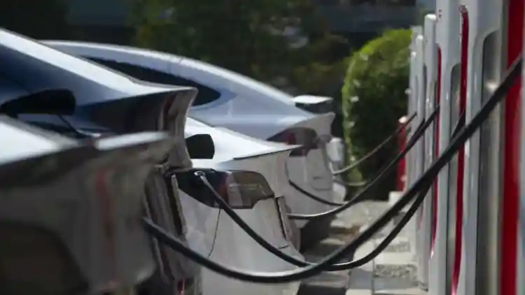 خمس خرافات كهربائية: حقائق وأرقام تفضح أكبر المبالغات حول مستقبل السيارات النظيفة