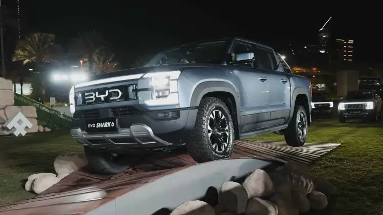 ترسي معايير جديدة لسوق شاحنات البيك أب الهجينة القابلة للشحن  الفطيم  BYD الإمارات تكشف النقاب عن شاحنة BYD Shark 6