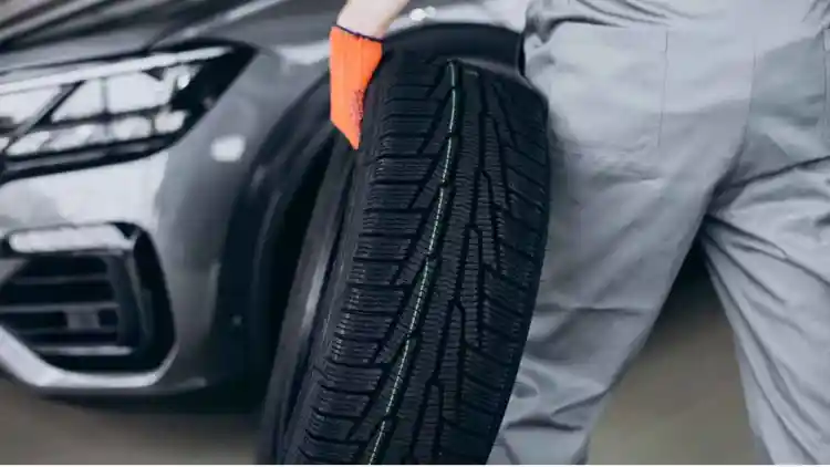 عمر الإطارات في الإمارات: متى يجب الاستبدال؟ الدليل الكامل بين الممارسات والخرافات وسلامة القيادة