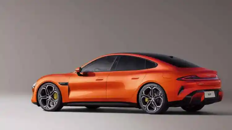 Xiaomi SU7 and the “Self-Moving” Controversy: How Transparency and Tech Literacy Turned a Viral Crisis into a Smart-Car Case Study