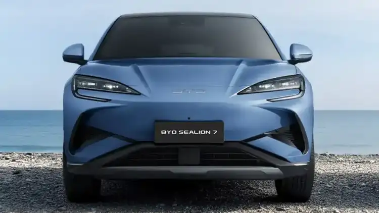 عروض بي واي دي 2025 في دبي تجعل القيادة الكهربائية أسهل من أي وقت مضى