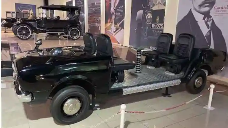 البداية على الرمال: حكاية أول سيارة دخلت الإمارات وكيف غيرت وجه المجتمع المحلي