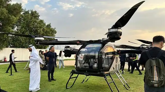 دبي تشهد إقلاع أول سيارة طائرة مأهولة من إكس بنغ