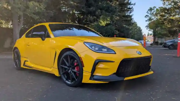 تويوتا GR86 يوزو 2026: الكوبيه الرياضية التي تعيد متعة القيادة الأصيلة﻿