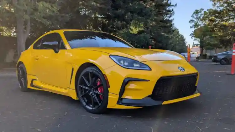 تويوتا GR86 يوزو 2026: الكوبيه الرياضية التي تعيد متعة القيادة الأصيلة﻿