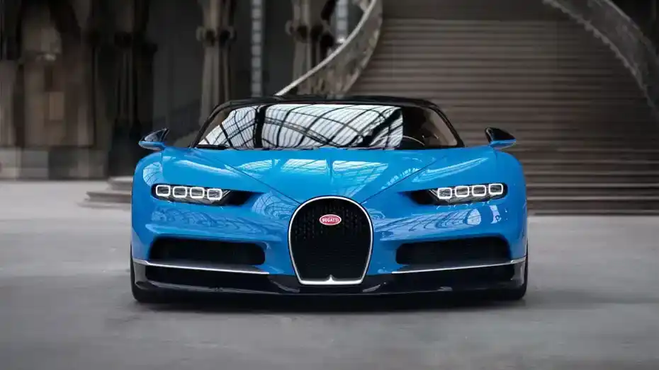 Comparison Between the Legendary Bugatti and the Electric Challenger Yangwang U9 in the UAE
