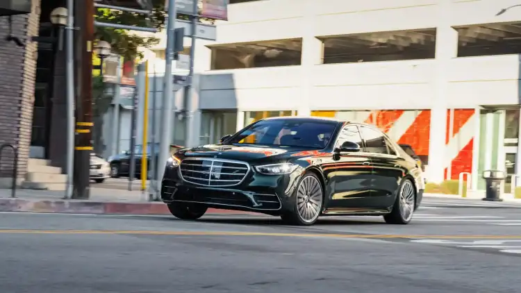 مرسيدس اس كلاس 2025 تعيد تعريف الرفاهية في عالم السيدان الفاخرة بالسعودية