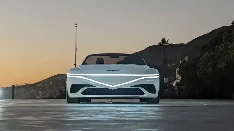 الفخامة تلتقي بالهدوء الكهربائي في جينيسس اكس كونفرتيبل 2025 الاختبارية