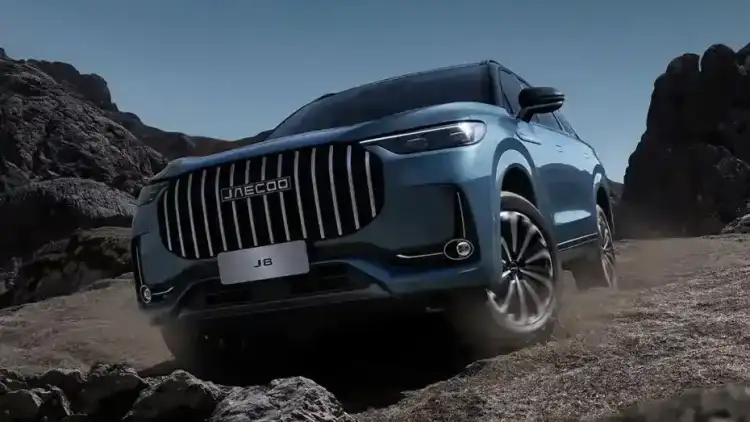 مقارنة تفصيلية بين جايكو J8 2025 وجي ايه سي GS8 ترافيلر 2026 في السعودية