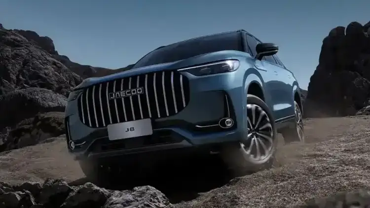 Detailed Comparison between Jaecoo J8 2025 and GAC GS8 Traveler 2026 in Saudi Arabia