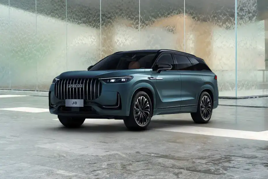 Detailed Comparison between Jaecoo J8 2025 and GAC GS8 Traveler