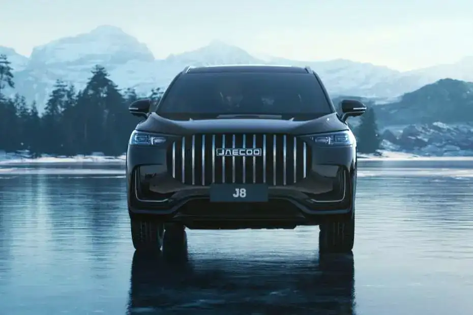 Detailed Comparison between Jaecoo J8 2025 and GAC GS8 Traveler