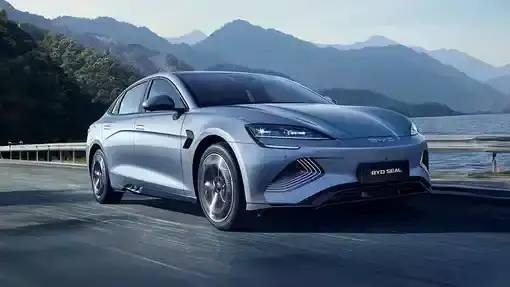 مقارنة بين بي واي دي سيل وتسلا موديل 3 في السعودية 2025