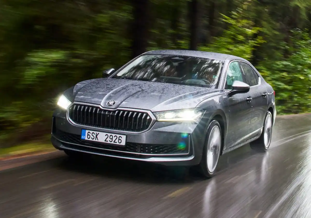 Unexpected European Mastery 2026 Skoda Superb First Drive—Luxury,  Practicality, and Surprising Comfort in Prague's Streets, image size:1200x844