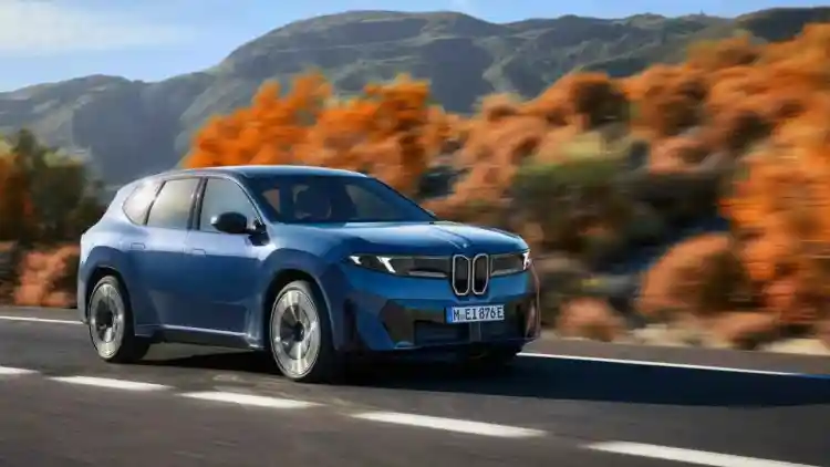 BMW Outpaces Rivals: Motorway Assistant Becomes First Globally Approved Hands-Free System for 130 km/h Journeys