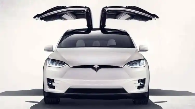 Tesla’s Electric Revolution in the UAE: A Complete 2025 Guide to the Models, Tech, Experiences, and Market Shifts