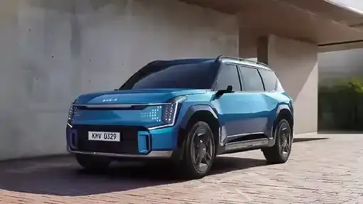 أفضل سيارة كهربائية عائلية في الإمارات لعام 2025