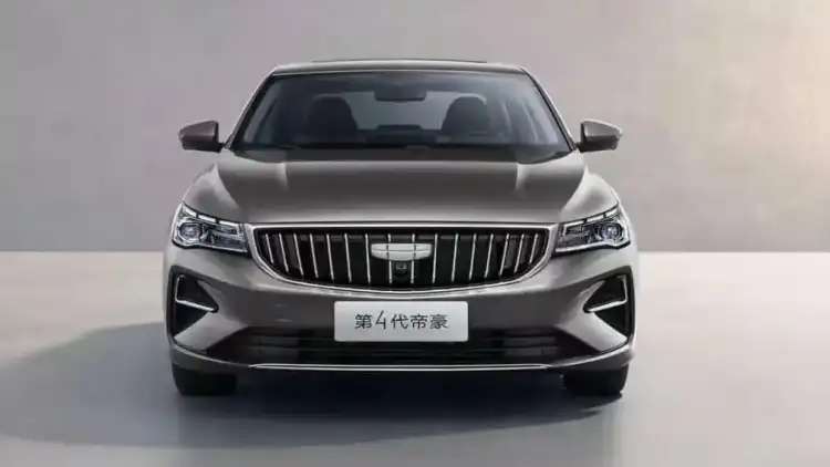 تعرف على جيلي إمجراند 2025 في السعودية سيارة تجمع الراحة والسعر المناسب