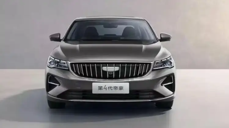 تعرف على جيلي إمجراند 2025 في السعودية سيارة تجمع الراحة والسعر المناسب