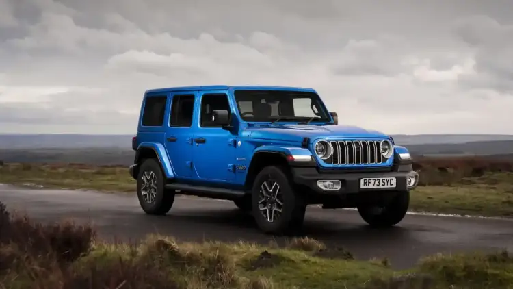 مقارنة بين تانك 300 وجيب رانجلر: من يسيطر على طرق الصحراء السعودية؟