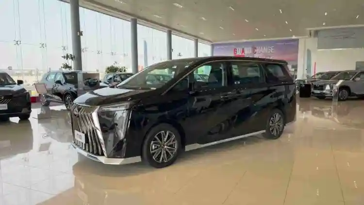 الفخامة العائلية بثوب صيني: هل تنجح GAC M8 2026 في تحدي سيارات الفان الكبيرة؟