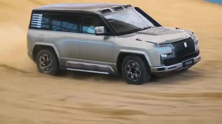 BYD Defies Physics: Inside “Sky Sand Slope”—The Mega Test Facility Where the Yangwang U8 Proves the Future of Electric 4WD Off-Roading