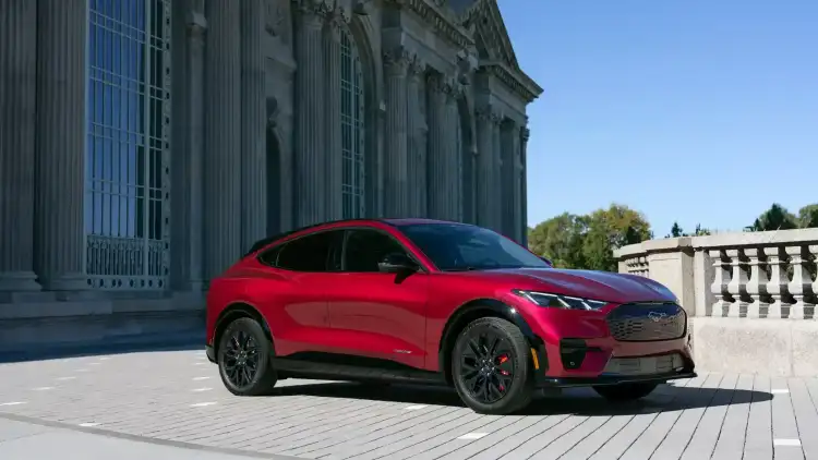 فورد موستنج ماك اي الكهربائية في السعودية: هل تستحق فعلاً اسم موستنج؟