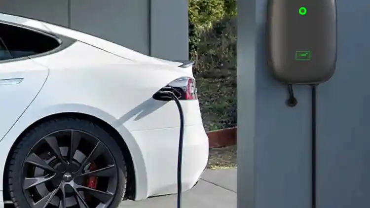 Should You Fully Drain Your EV Battery Before Charging? The Truth About the “0% Rule” And How To Protect Battery Life