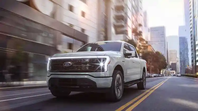 From Boom to Breakdown: What’s Really Happening to Ford’s F-150 Lightning Electric Truck?