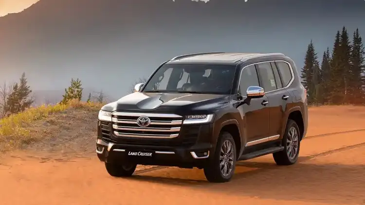 مقارنة بين هونتشي H7 ولاند كروزر: اختلاف فلسفتين على الطريق السعودي