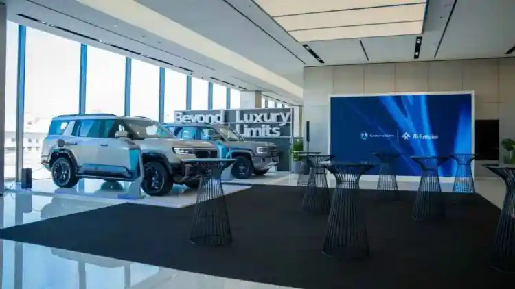 A High-Voltage Hub on Luxury Street: How the BYD, Denza, and Yangwang Showroom Changed the Automotive Game in Dubai