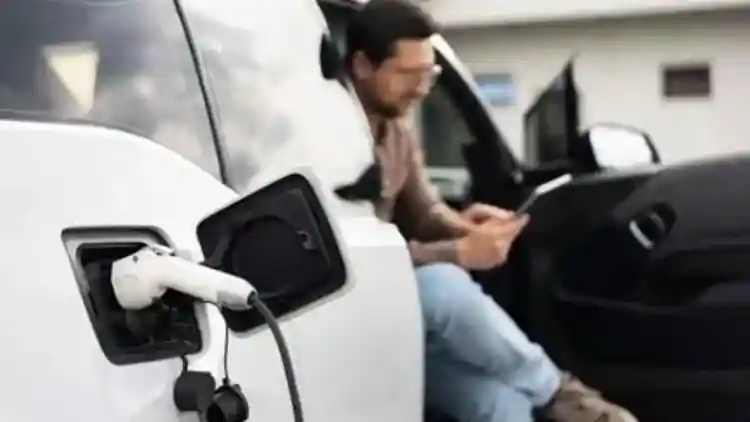 What Should You Do When Your Electric Car Lets You Down? A Survival and Smart Planning Guide on the Road