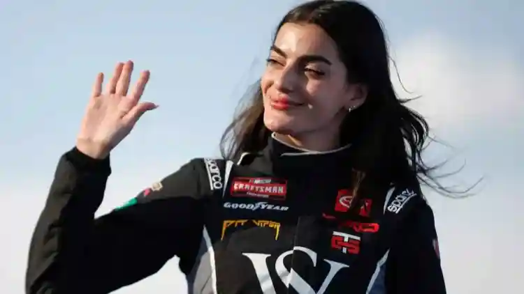 توني بريدنجر… السائقة ذات الأصول اللبنانية التي اقتحمت حلبات ناسكار وتحدّت هيمنة الرجال﻿