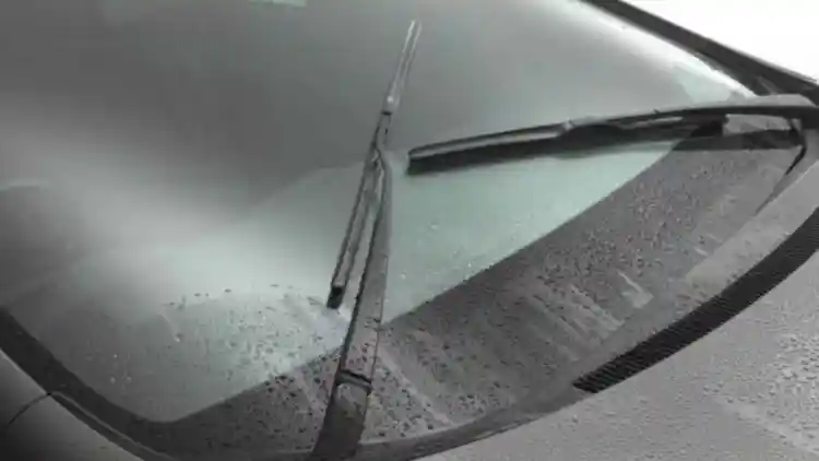 Don’t Wait for the First Storm: When to Replace Your Windshield Wipers Before They Become a Safety Risk