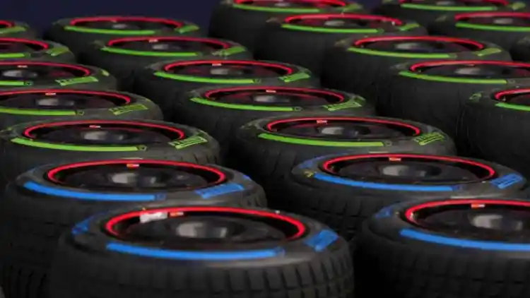 Street Tires vs. Racing Tires: How One Tread Pattern and a Different Construction Change Everything Between Track and Road?