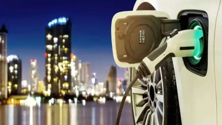 من الأرخص في السعودية: سيارة كهربائية أم بنزين؟ حسابات حقيقية تكشف المفاجأة للسائق السعودي​