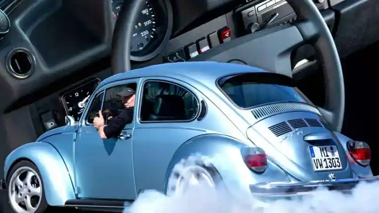 A surprise in Beetle form: a classic Volkswagen with a Tesla motor and Porsche batteries that’s faster than a Porsche 911 GT3!